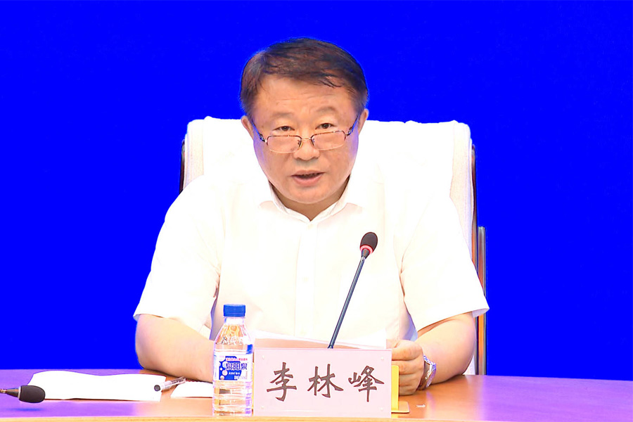 会上,县委副书记,县长李林峰传达了省委常委,长春市委书记王凯来农